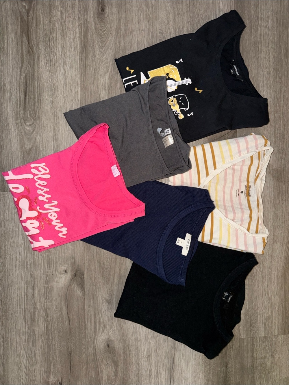 🩷Firm Price🩷6 tee bundle sale